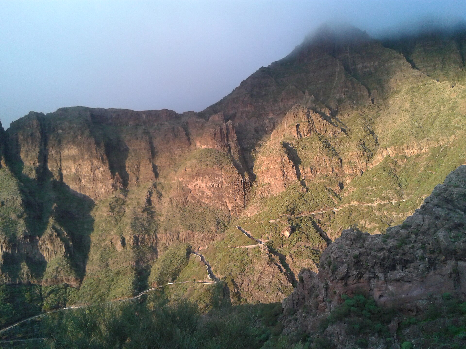 Barranco de Masca al atardecer descendiendo hacia el mar
